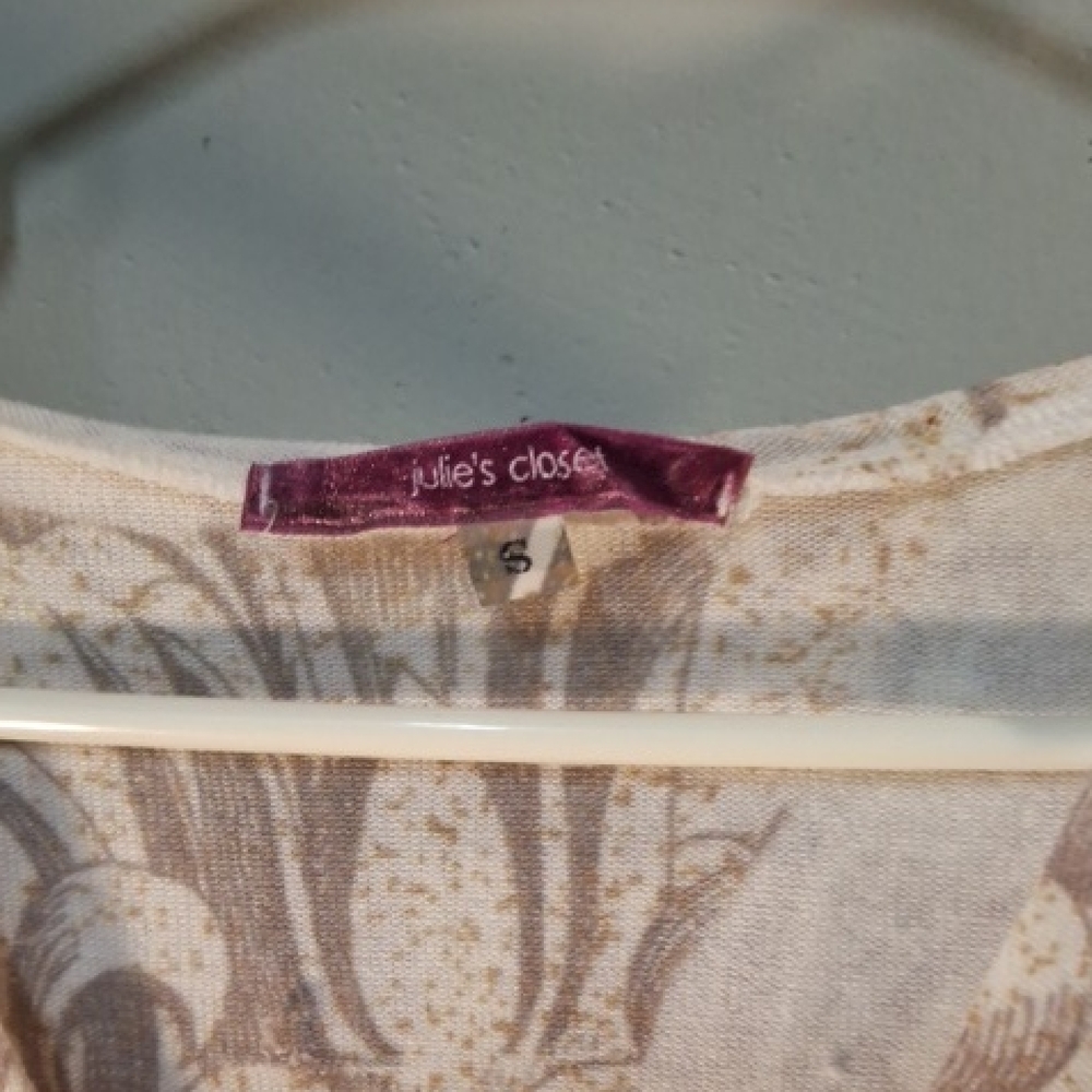 Julie's Closet Artistic Beige Top - Picture 3 of 5